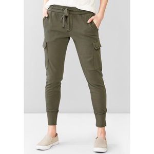 NWOT Gap Jogger Pant